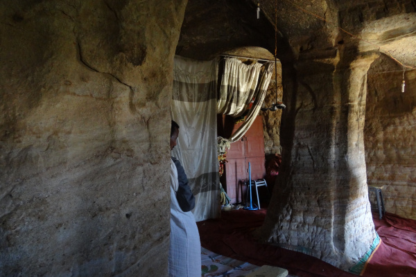 L'église de Mikaël Milhaizengi-2-1